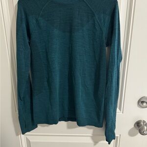 lululemon Keep the Heat Thermal
Sleeve Shirt